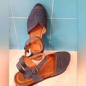 NWOT EARTH ORIGINS GENUINE SUEDE LEATHER DENIM BLUE ANKLE STRAP SHOES!